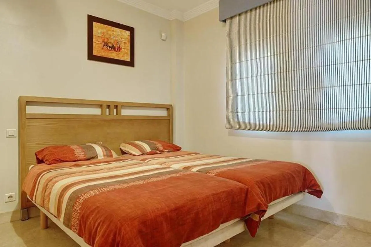 Spacious Stunning Views 2-Bed Apartment 에스테포나