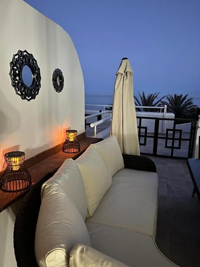 Spacious Stunning Views 2-Bed Apartment 에스테포나